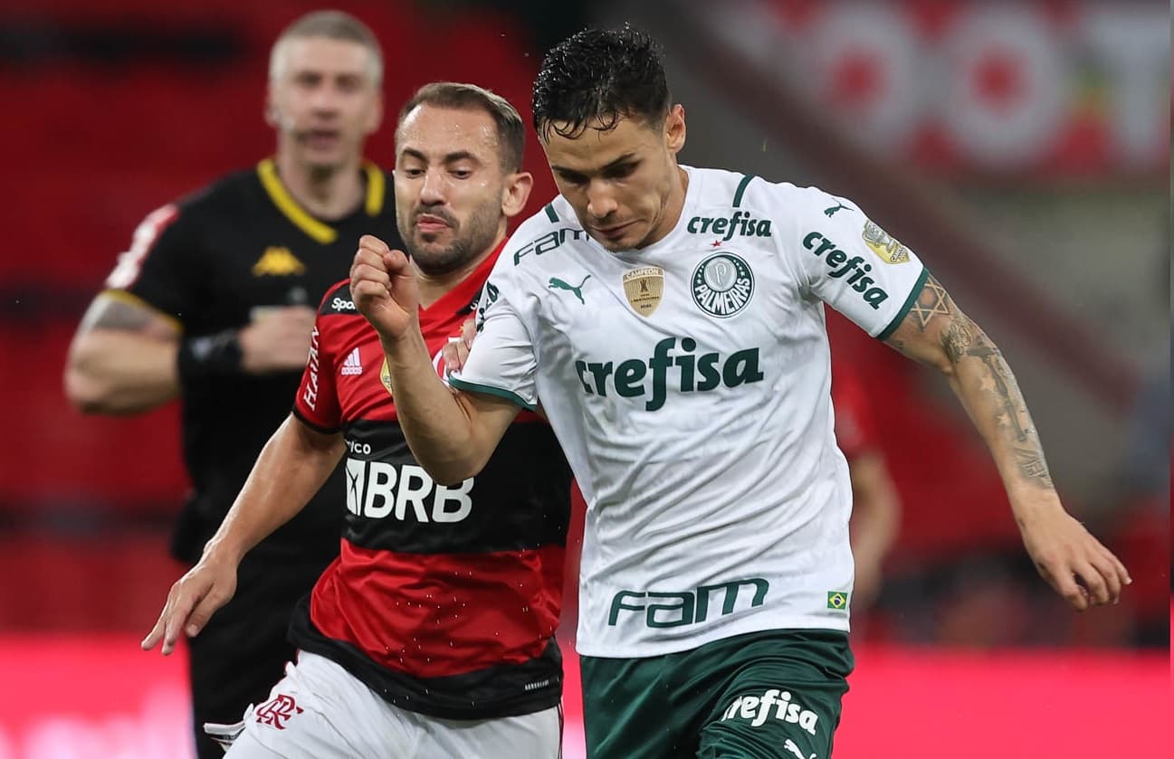 Everton Ribeiro e Raphael Veiga em Flamengo x Palmeiras no Maracanã