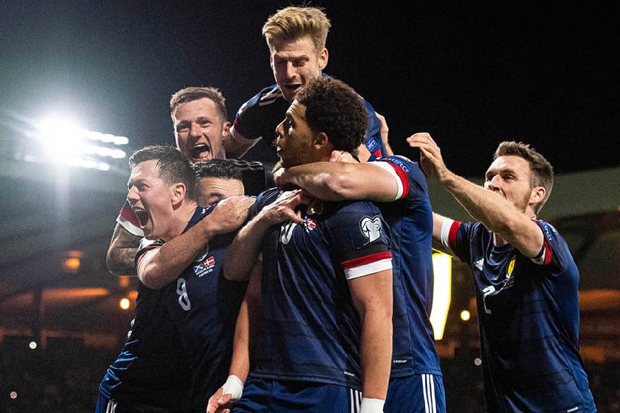 Seleção escocesa recebe equipe da Ucrânia, em Glasgow, nesta quarta-feira, 1 -