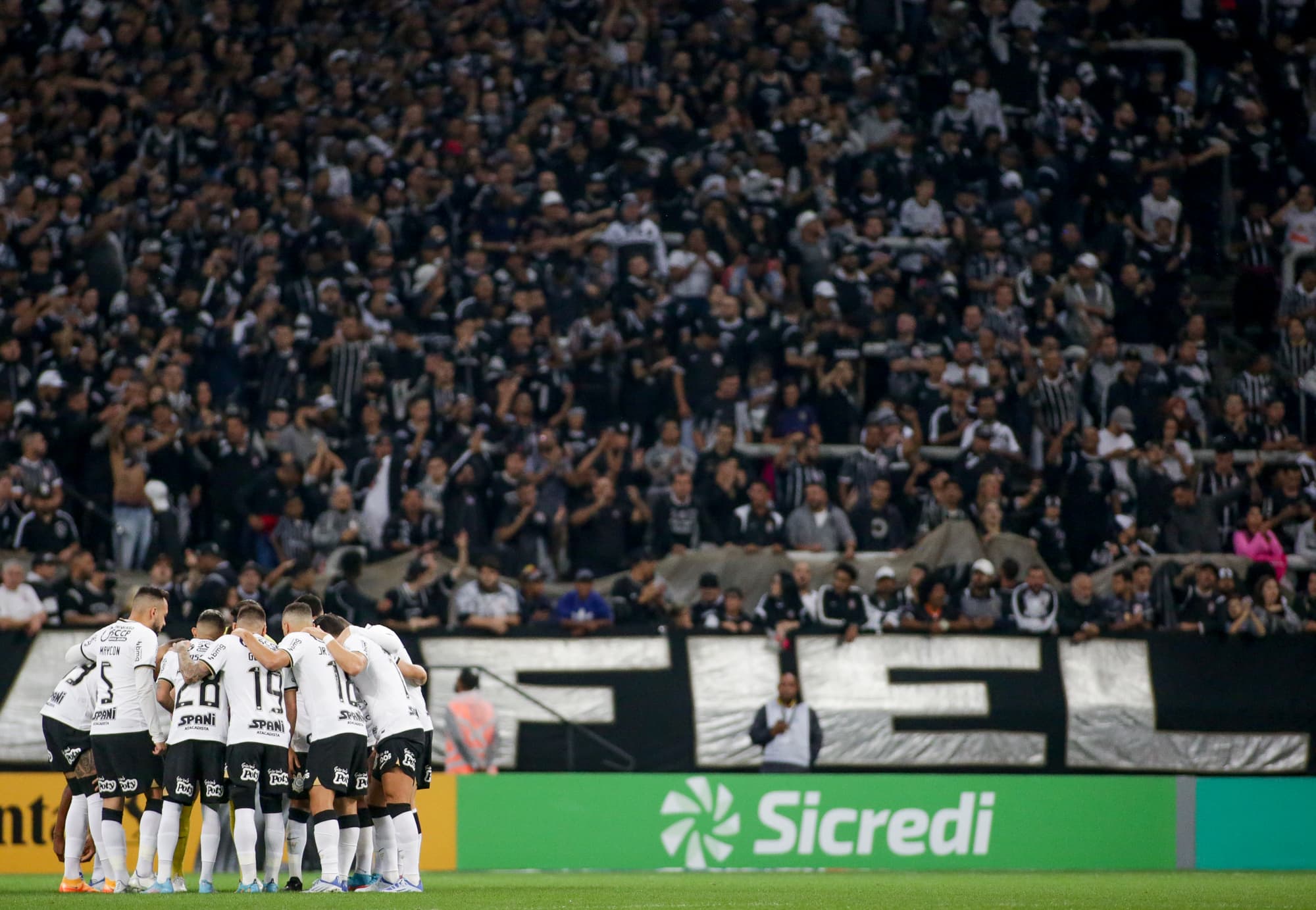Torcida do Corinthians na Neo Química Arena
