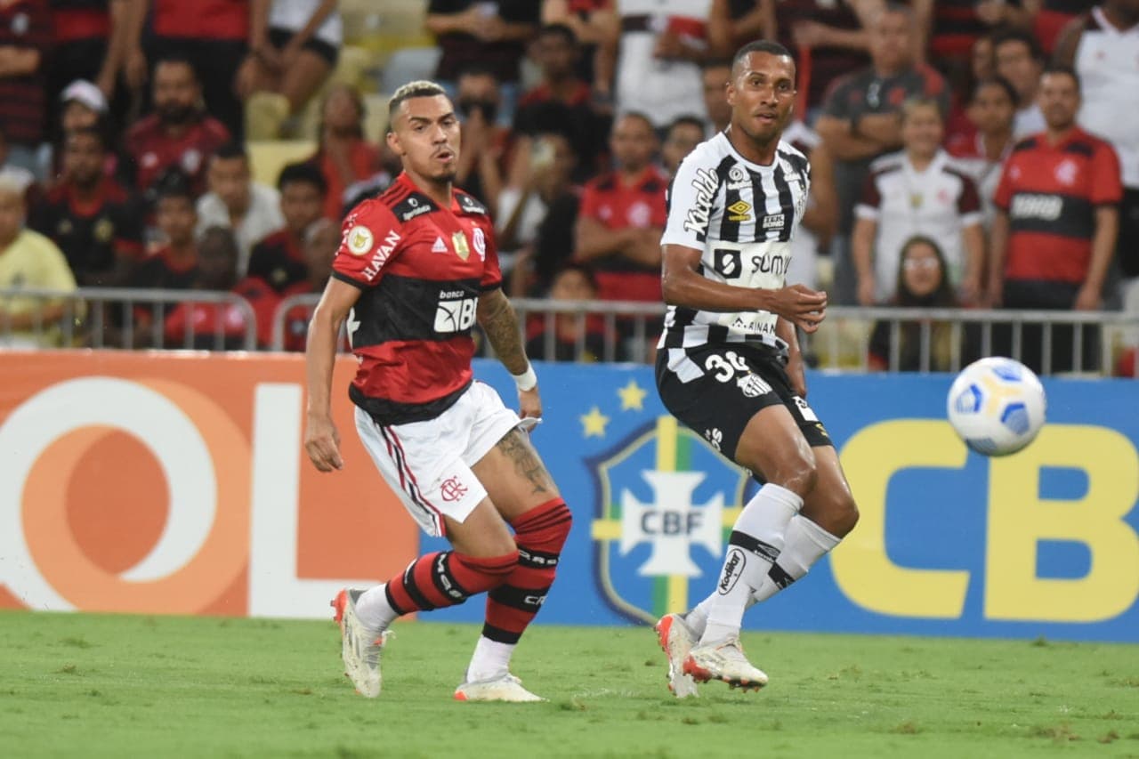 Matheuzinho, do Flamengo, e Lucas Braga, do Santos -