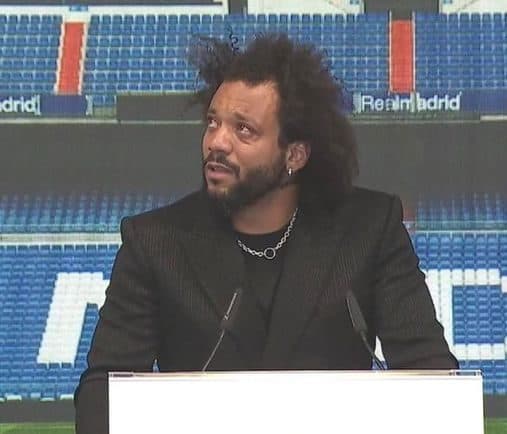Marcelo chora em seu discurso de despedida do Real Madrid após 16 temporadas -