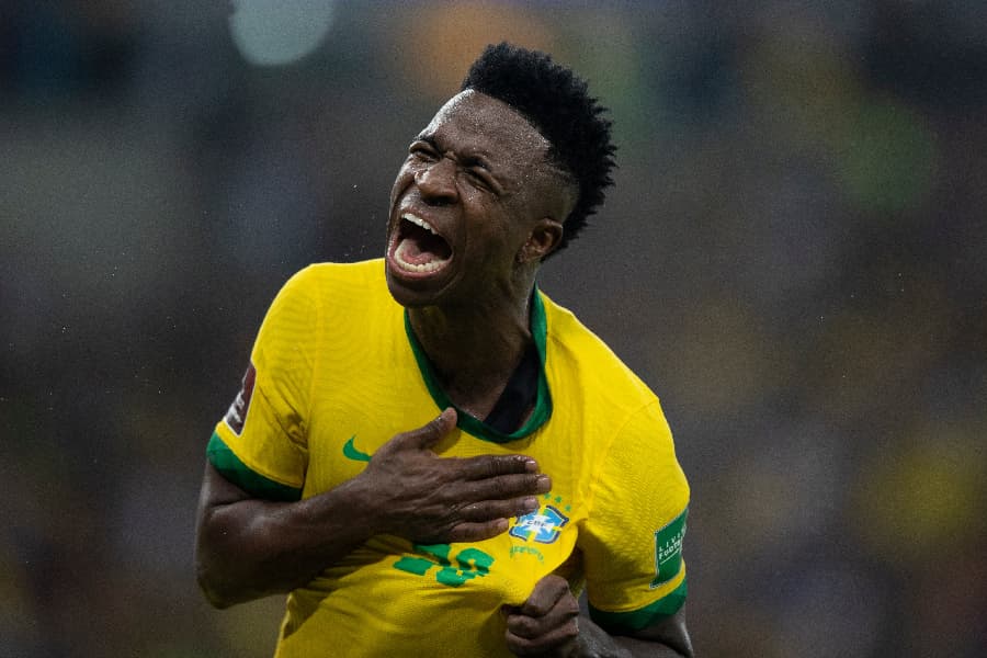 Vinicius Jr. com a camisa da seleção brasileira -