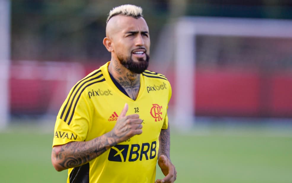 Arturo Vidal, nova contratação do Flamengo, deixou futebol europeu, mas não o alto salário -