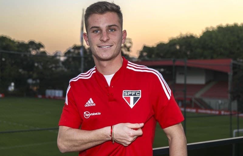 Ex-Banfield, meia argentino assinou até 2027 -