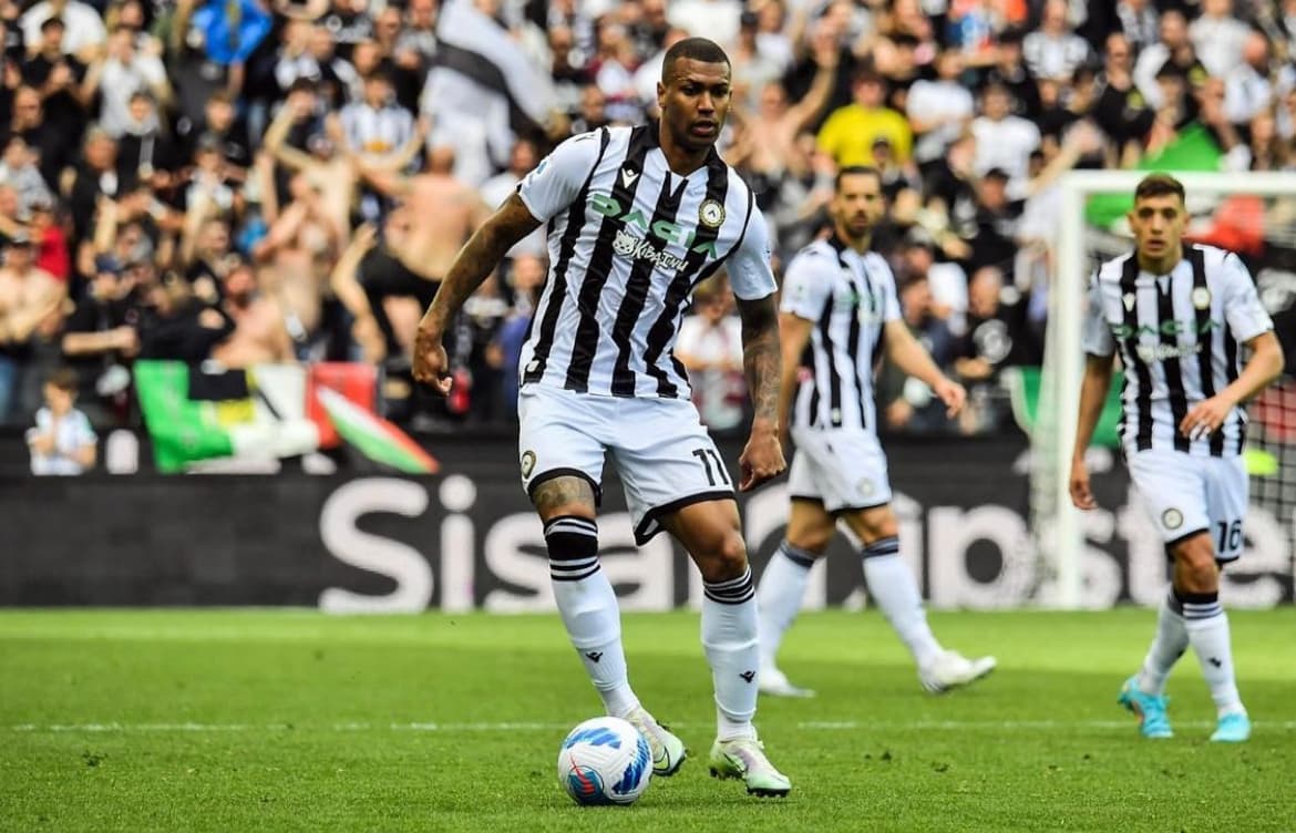 Walace, alvo do Flamengo, em ação pela Udinese -