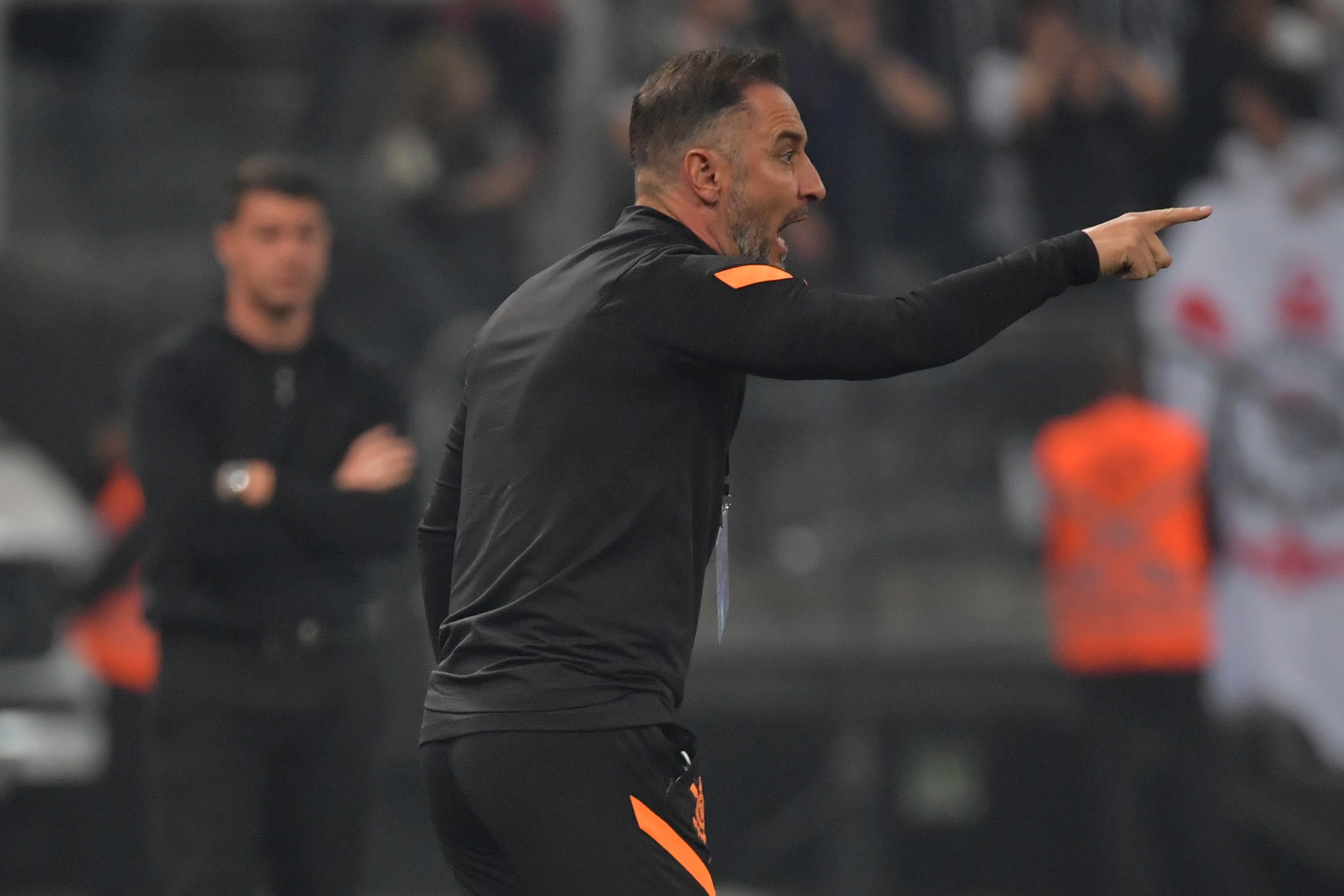Vítor Pereira tem grande lista de problemas para jogo -