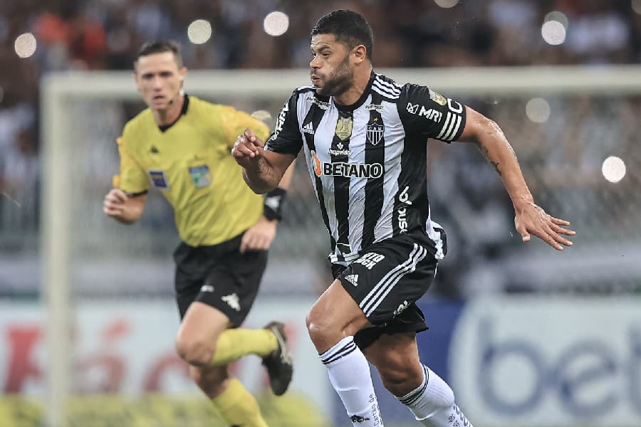Galo, de Hulk, tenta se reaproximar dos líderes -