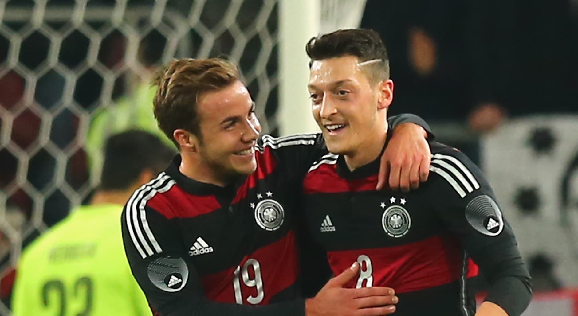 Götze e Özil: decadência após o título no Brasil