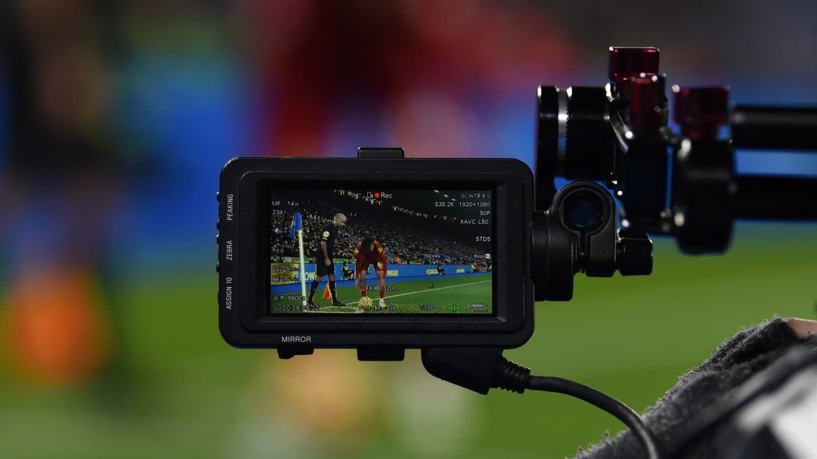 Premier League terá 16 rodadas até paralisação -