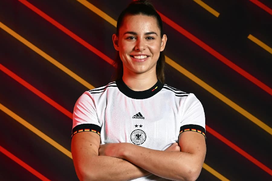 Lena Oberdorf foi campeã alemã e da Copa da Alemanha e semifinalista da Champions Wolfsburg e vice-campeã da Eurocopa com a seleção -