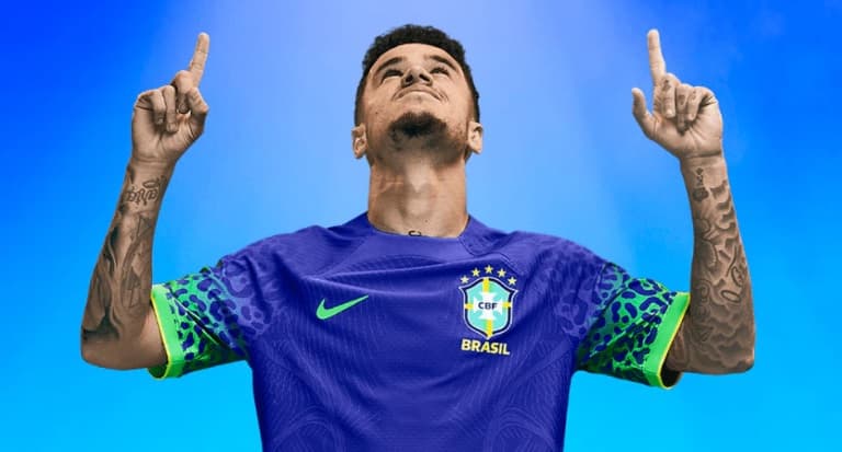 Philippe Coutinho com a camisa azul da seleção