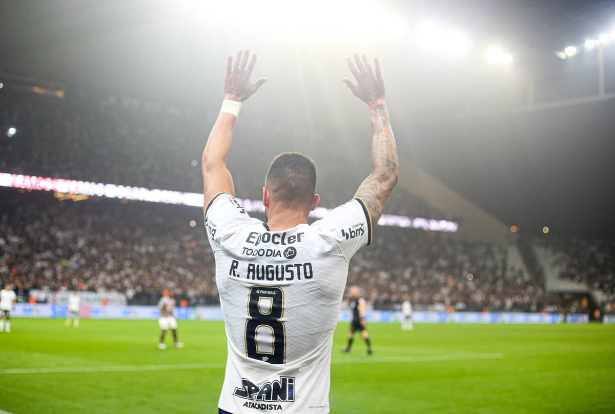 Renato Augusto foi o grande nome do Timão diante do Fluminense -