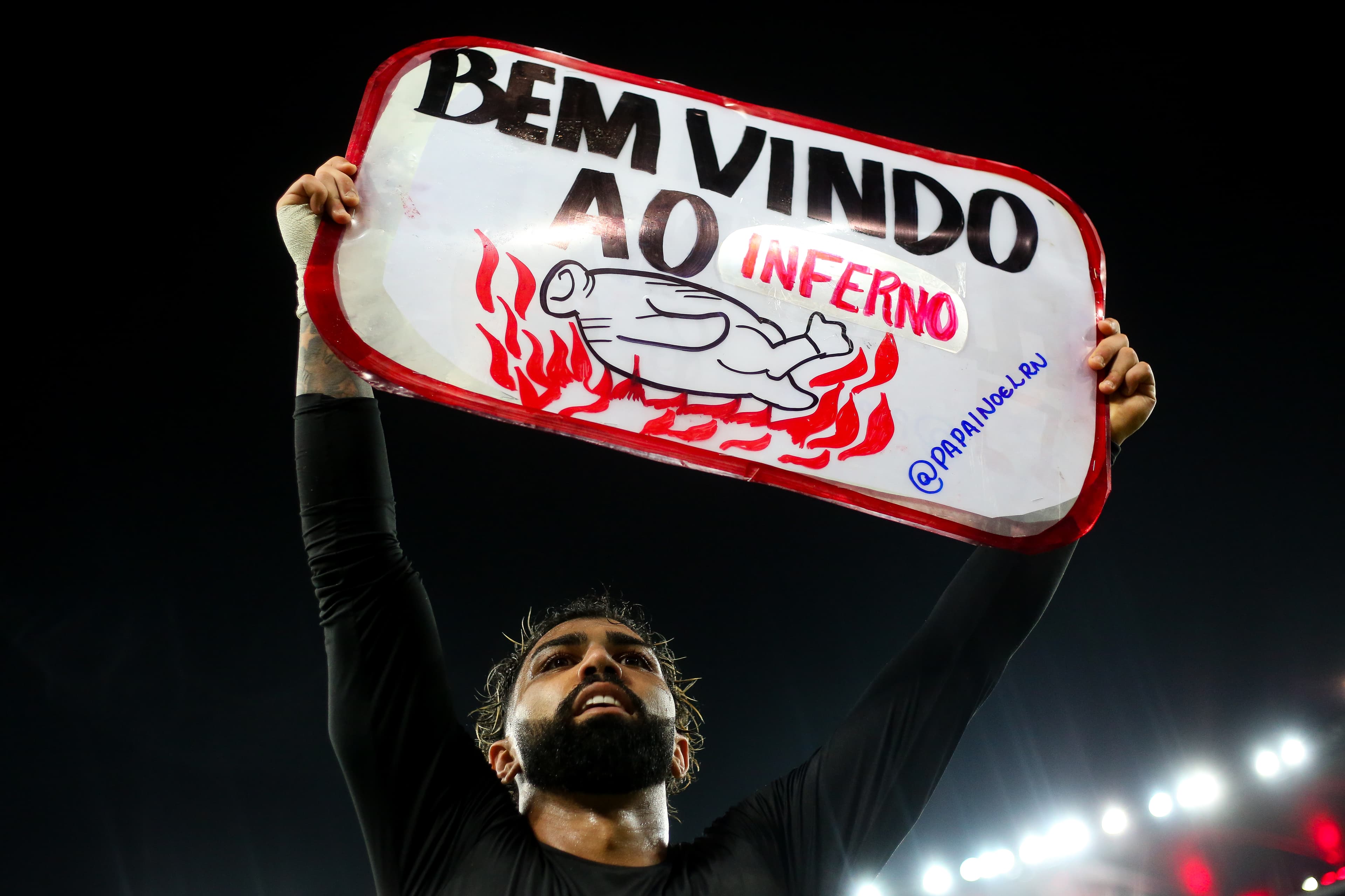 Gabigol chamou torcida para buscar virada contra o Atlético Mineiro -