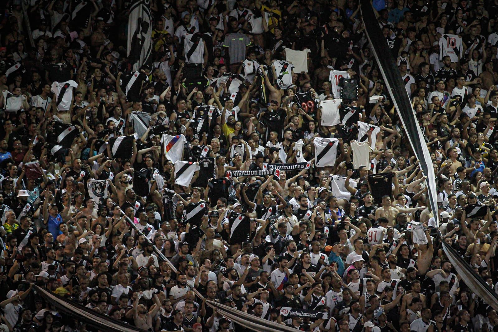 Vasco tenta escapar da calculadora na Série B -