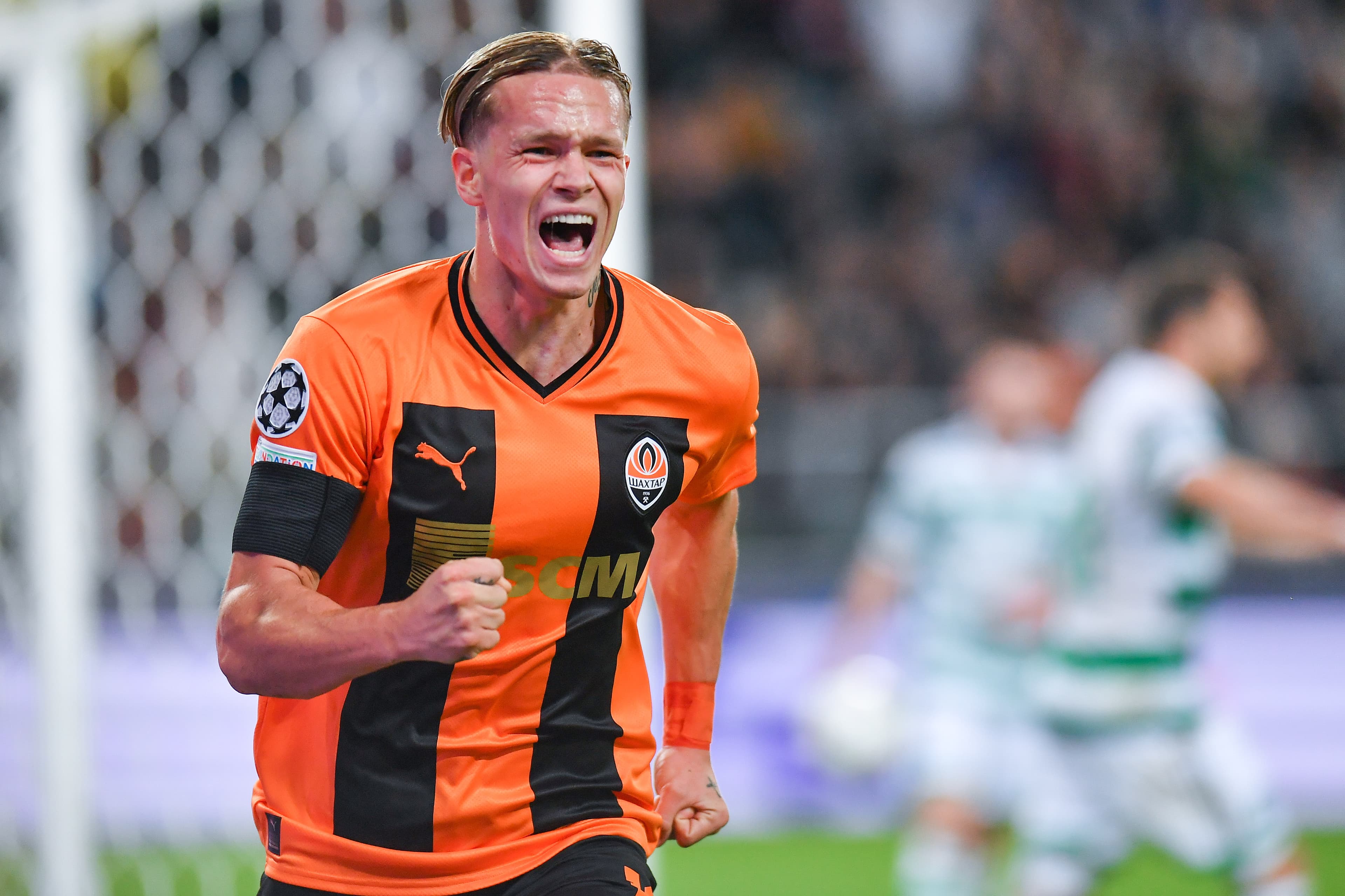 Mykhailo Mudryk celebra seu gol diante do Celtic: prodígio ucraniano