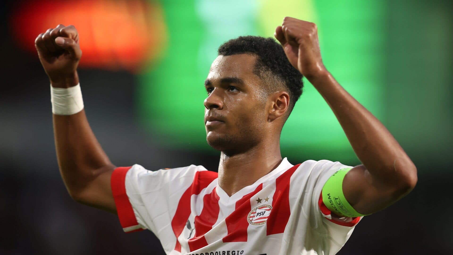 Gakpo tem 33 participações diretas em gols nesta temporada pelo PSV