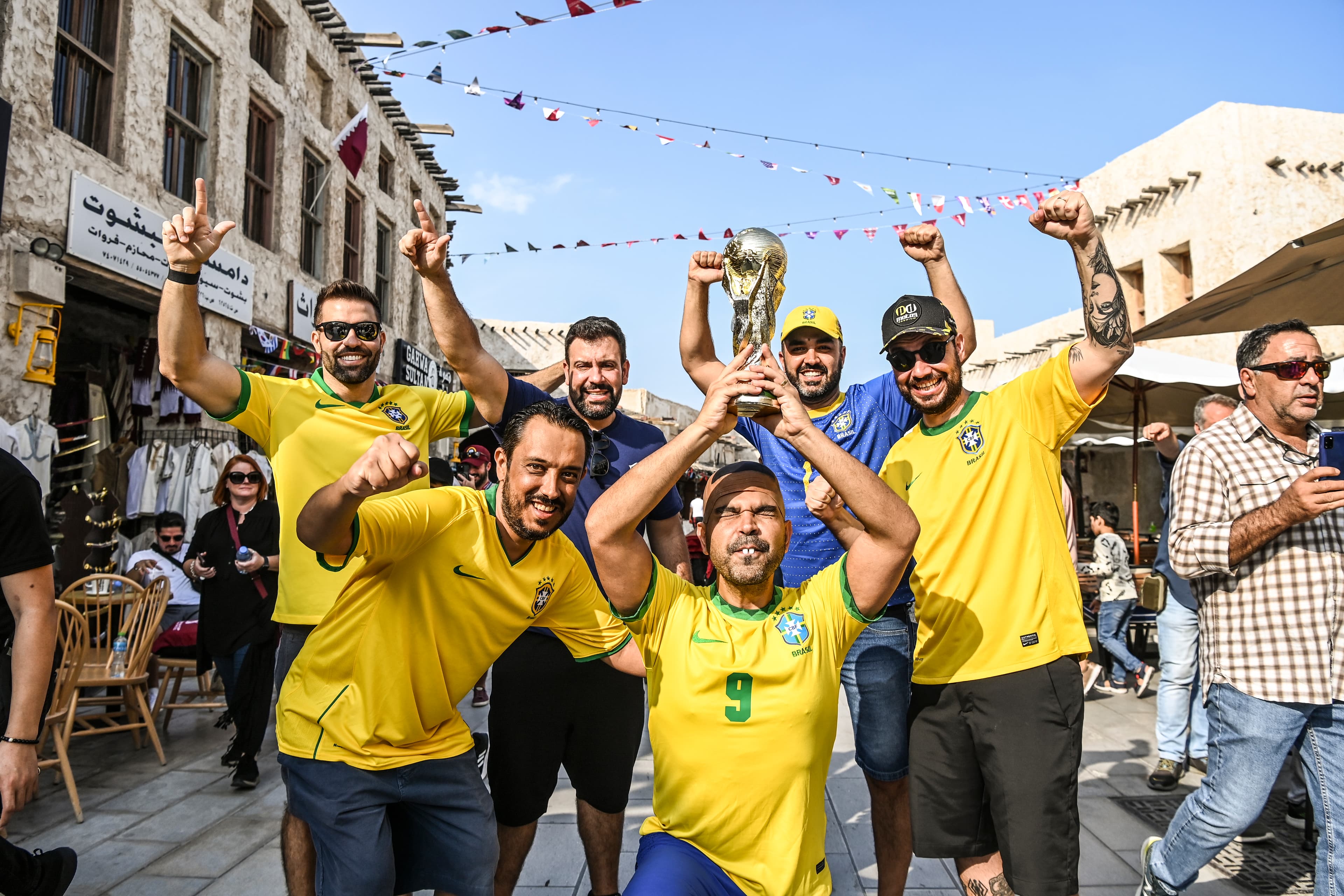 Mercado Souk Wakif reúne grupo de brasileiros -