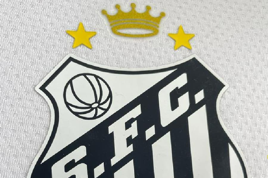 Santos divulga novo escudo do clube durante media day