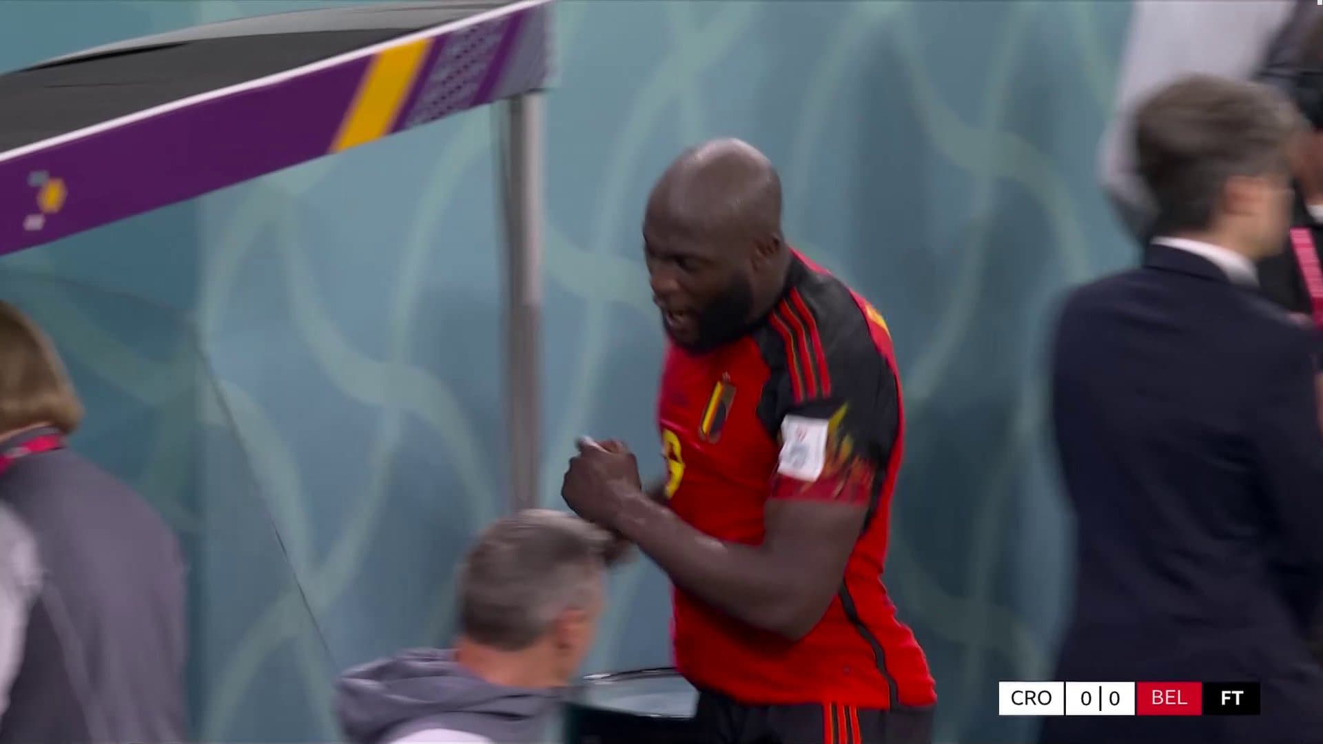 Irritado, Lukaku quebrou estrutura do banco de reservas