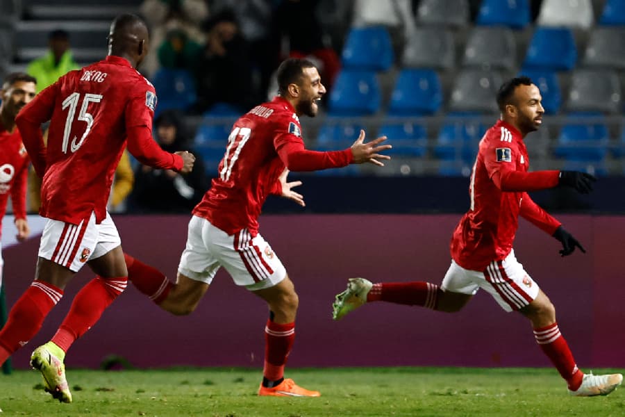 Jogadores do Al Ahly comemoram a classificação às semifinais do Mundial de clubes