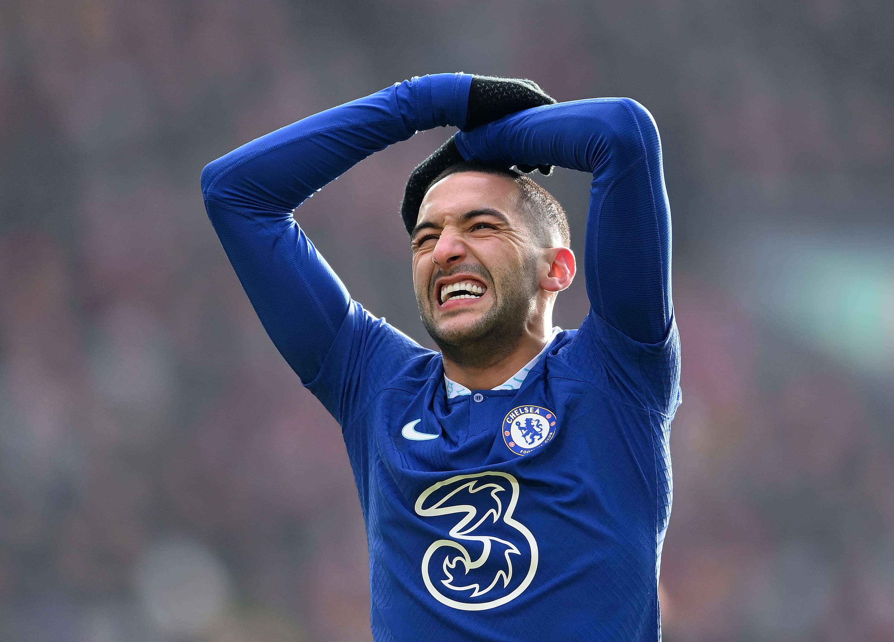 Hakim Ziyech lamenta durante jogo do Chelsea no Campeonato Inglês -