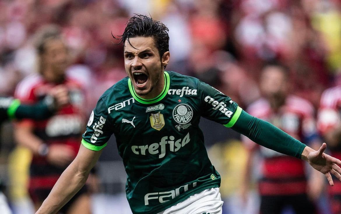 Raphael Veiga recebe chance com Ramon -