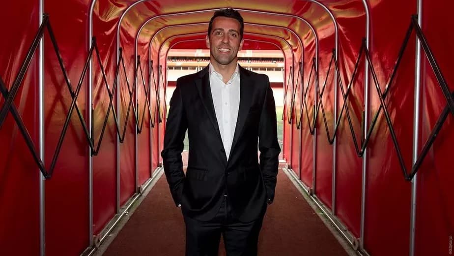 Edu Gaspar no Emirates Stadium