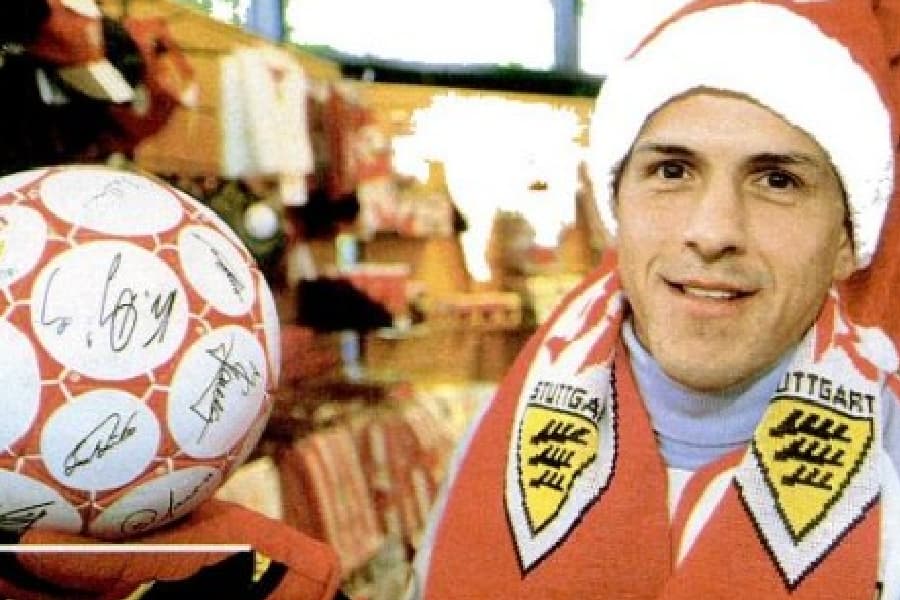 Adhemar de Papai Noel na lojinha do Stuttgart