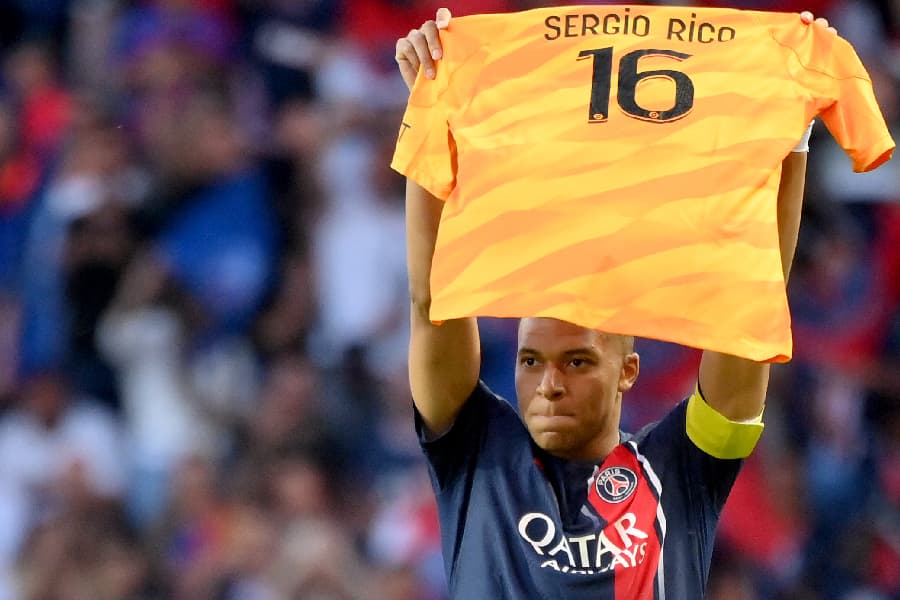 Mbappé e jogadores do PSG homenagearam Rico na última rodada da Ligue 1