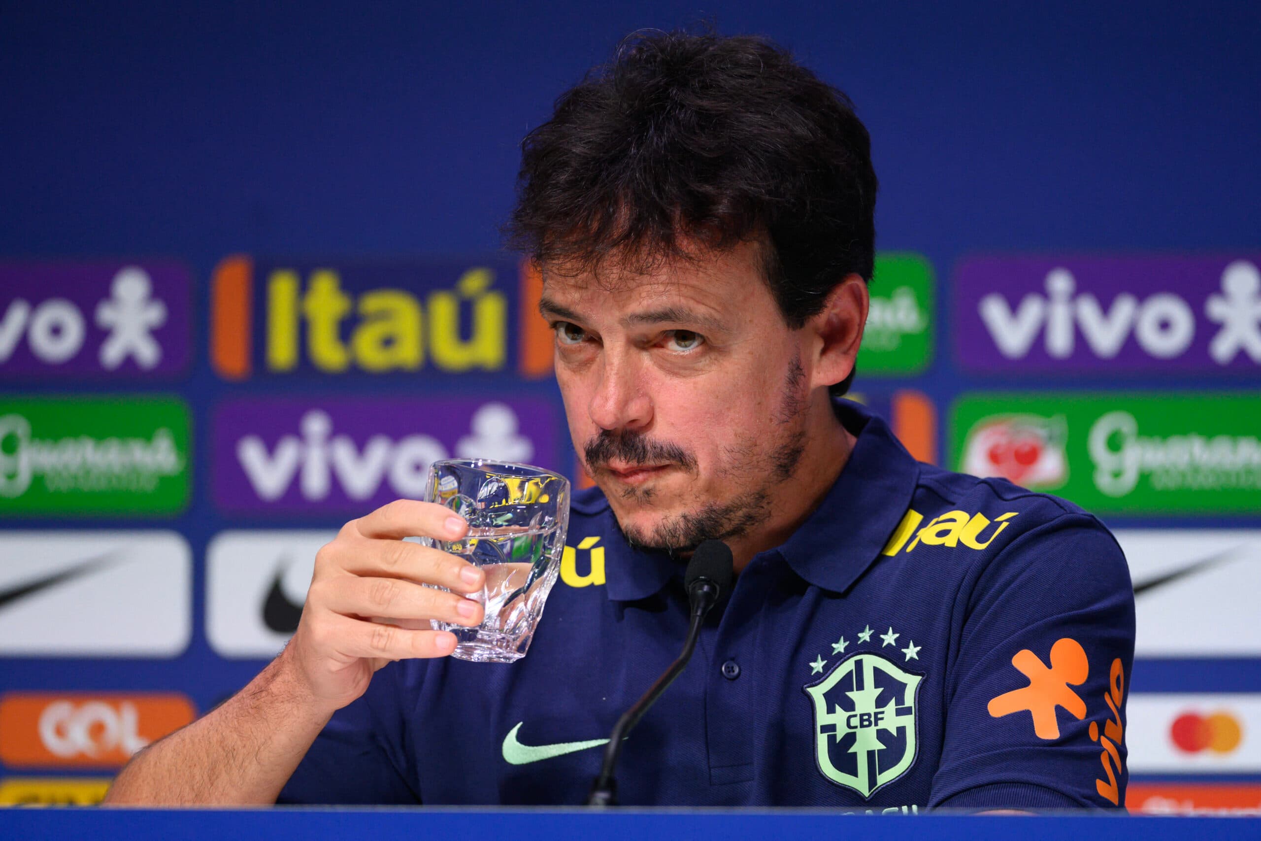 Fernando Diniz, técnico interino da seleção brasileira, em entrevista coletiva na sede da CBF Mauro Pimentel/AFP