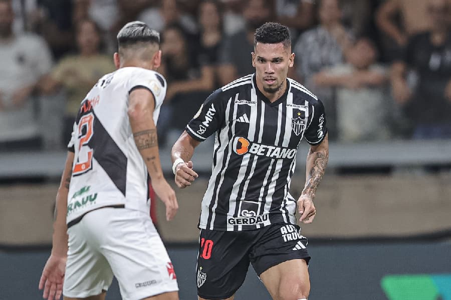 Galo, de Paulinho, tenta reagir no Brasileirão - Pedro Souza/Atlético