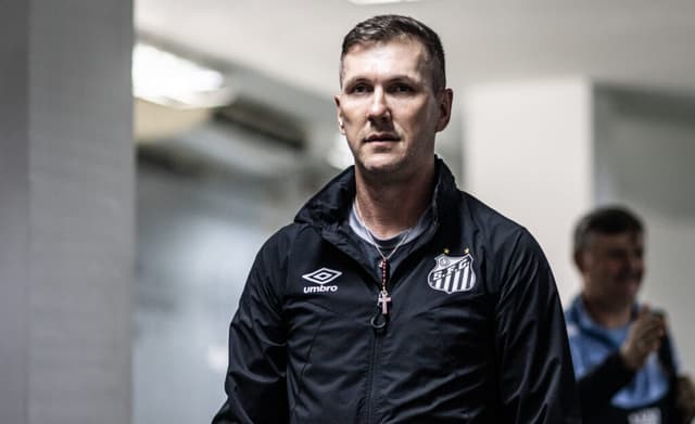 Santos demite Paulo Turra do comando técnico após sete jogos e uma vitória - Foto: Foto: Raul Baretta/ Santos FC