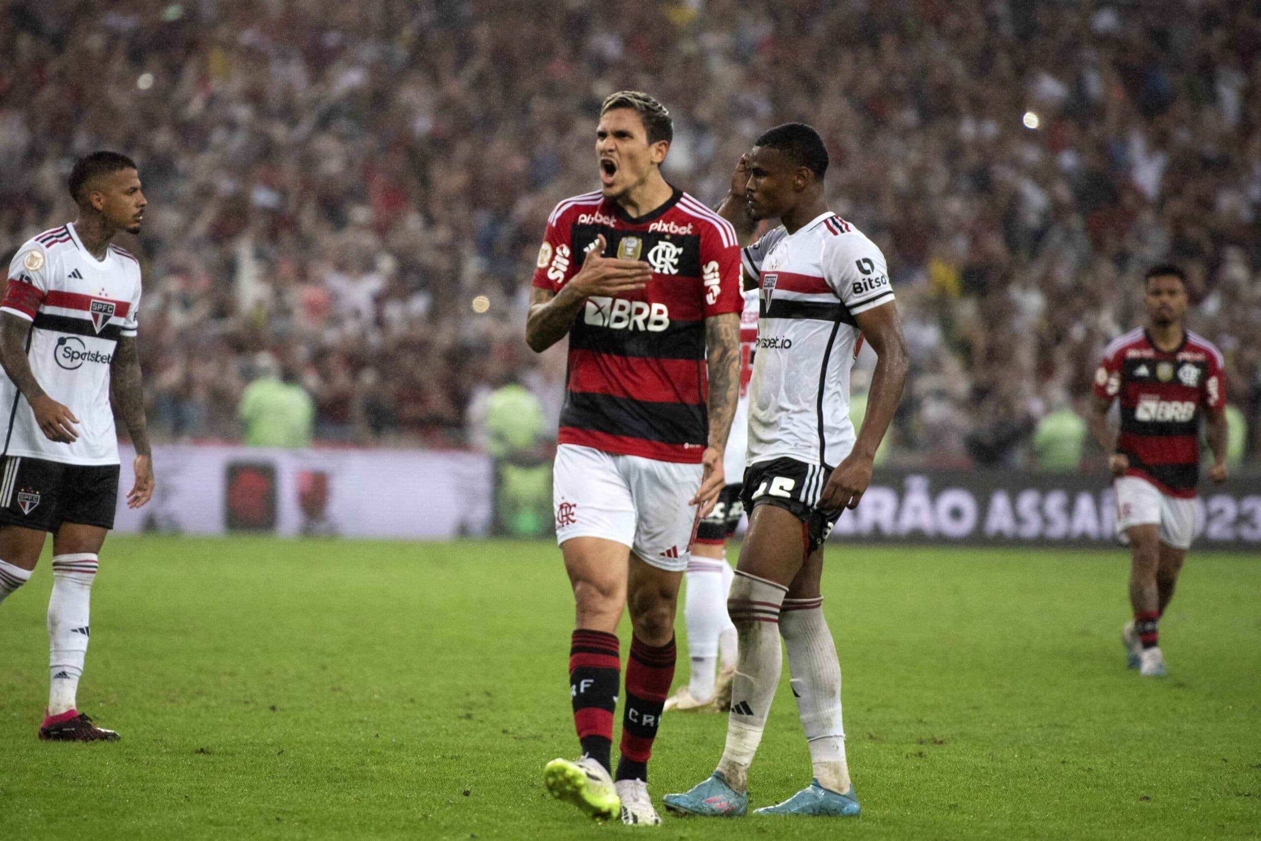 Pedro marca em pênalti nos acréscimos e salva Flamengo de derrota para São Paulo - Delmiro Junior/Photo Premium/Gazeta Press