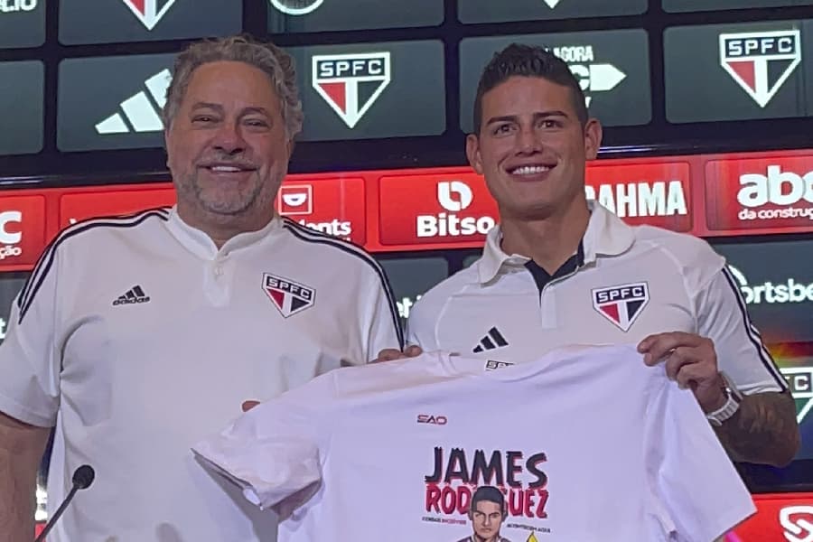 Júlio Casares e James Rodríguez, no CT do São Paulo - Fabio Kimura/PLACAR
