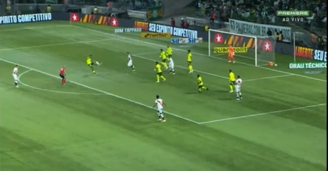 Vasco reclama do VAR em gol contra o Palmeiras - Reprodução / Premiere