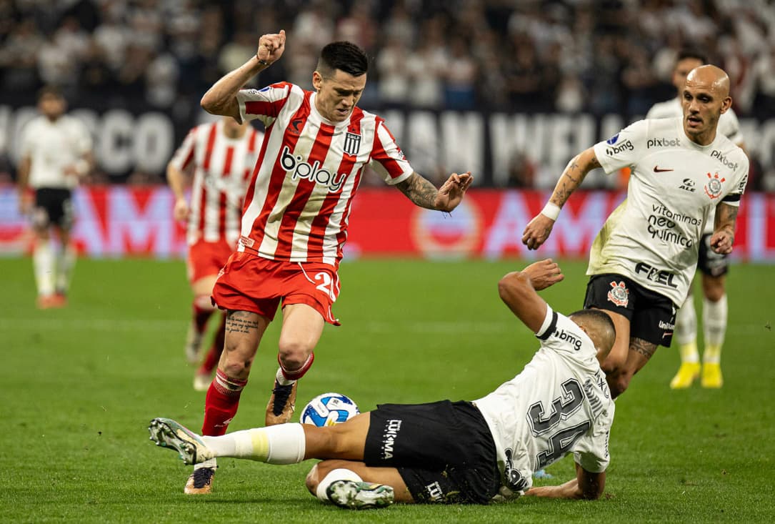 Estudiantes e Corinthians, pelas quartas da Sul-Americana - Divulgação / Estudiantes