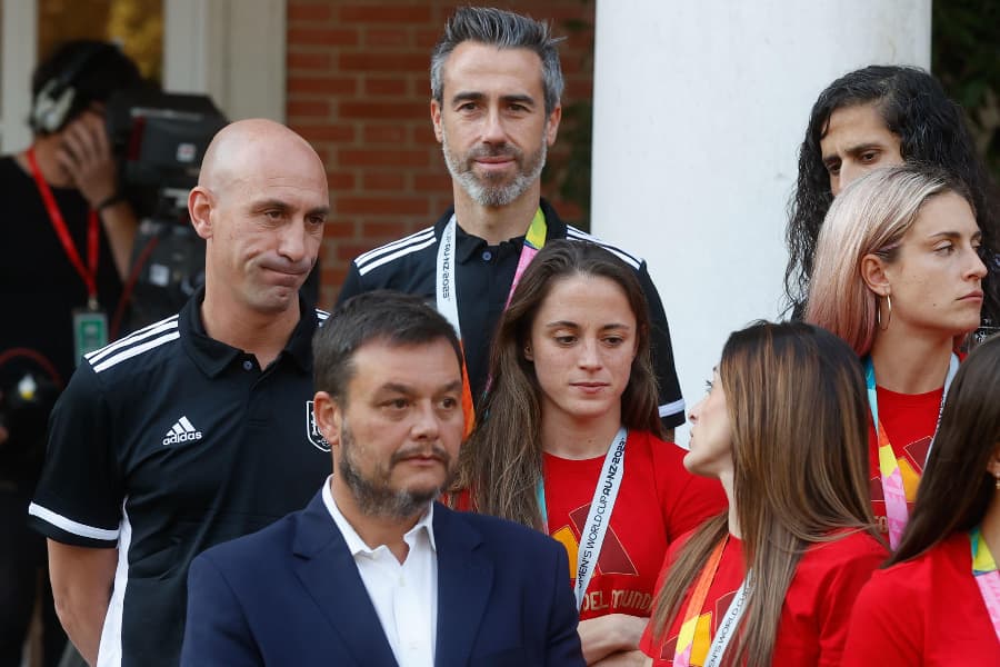 Rubiales (à esq.), com Putellas (à dir.) durante recepção ás campeãs - Juan Carlos Hidalgo/EFE