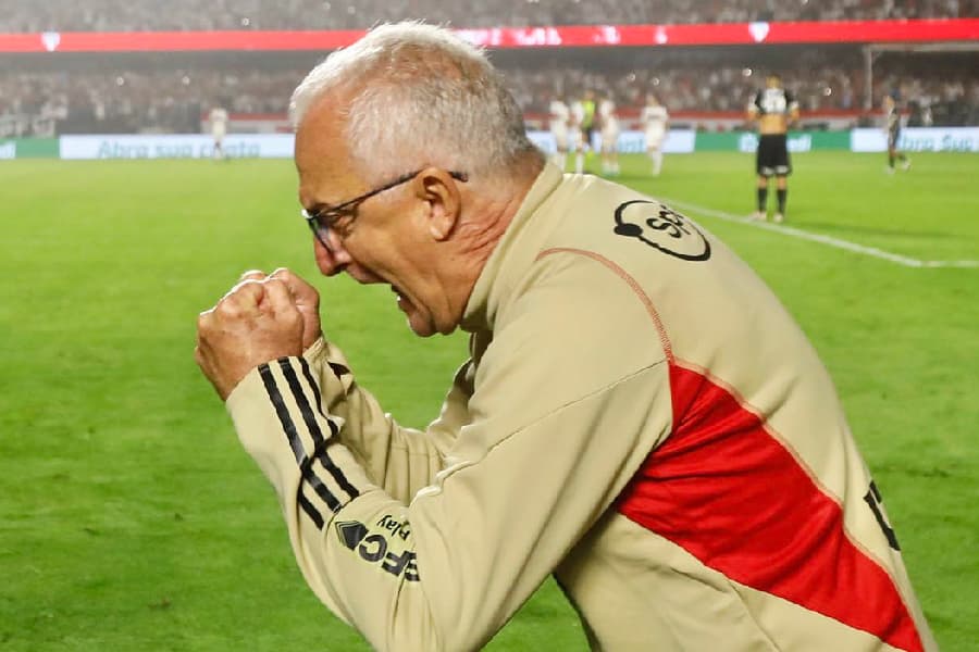 Dorival Júnior celebra triunfo tricolor no Majestoso - São Paulo FC/Twitter
