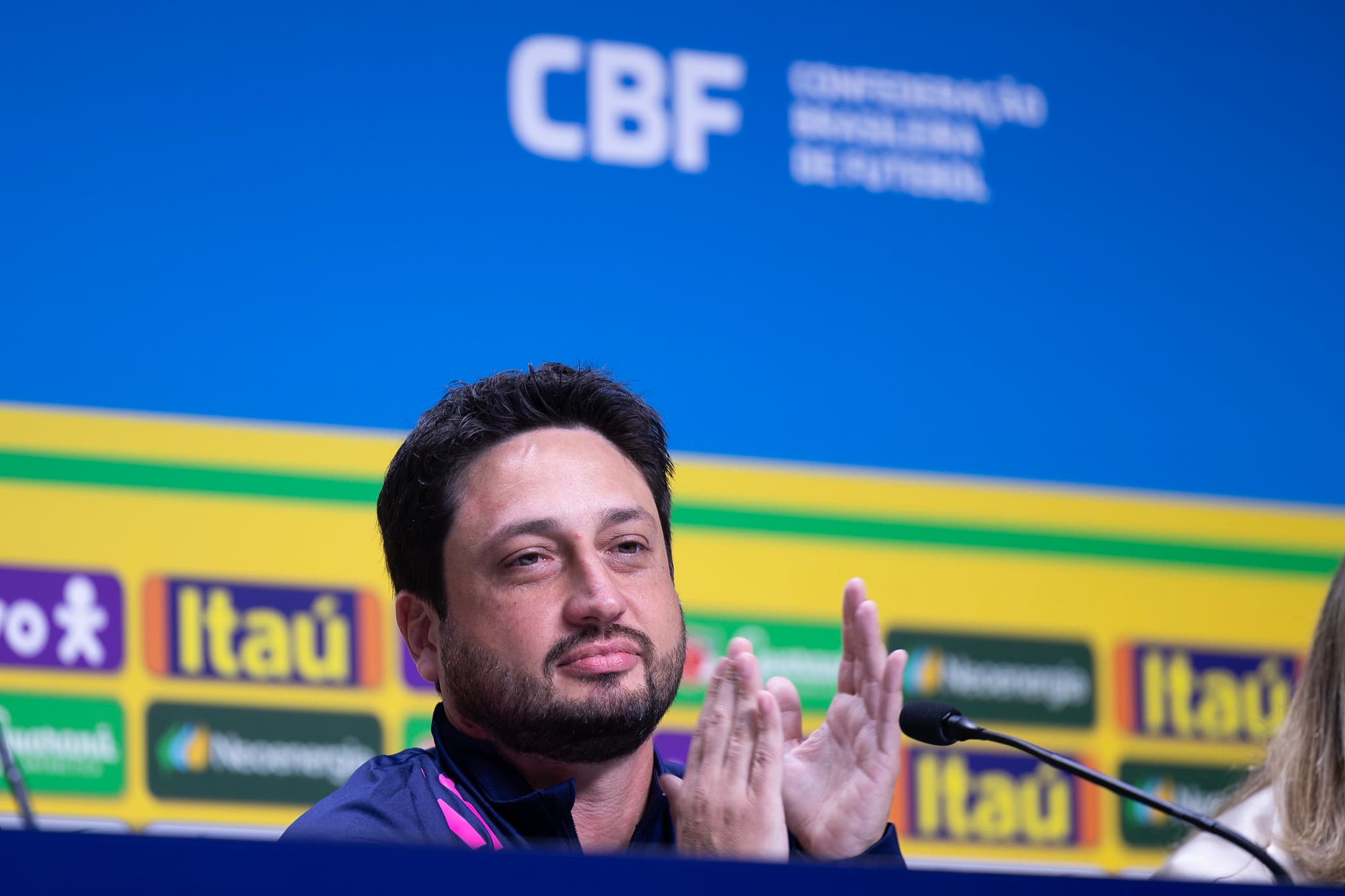 Arthur Elias foi apresentado como técnico da seleção - Thais Magalhães/CBF
