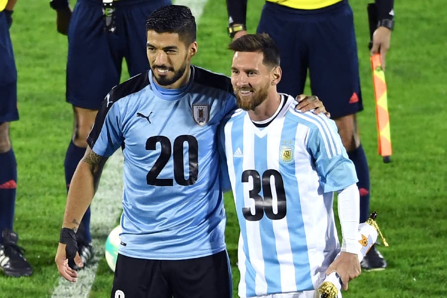 Messi e Suárez em campanha, ainda em 2017, pela Copa de 2030 - Pablo Porciuncula Brune/AFP