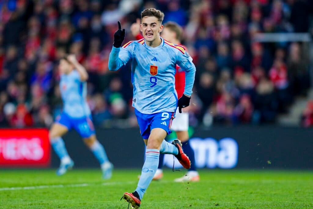 Gavi festeja gol que elimina Noruega e classifica a Espanha para a Euro - Frederik Ringnes/EFE