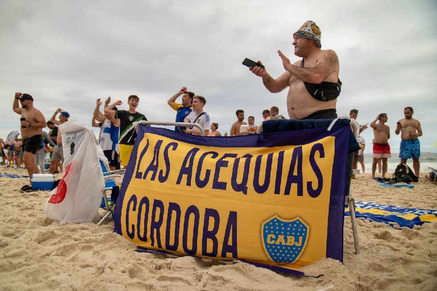 Torcedores do Boca fazem festa em Copacabana - Carlos Fabal/AFP