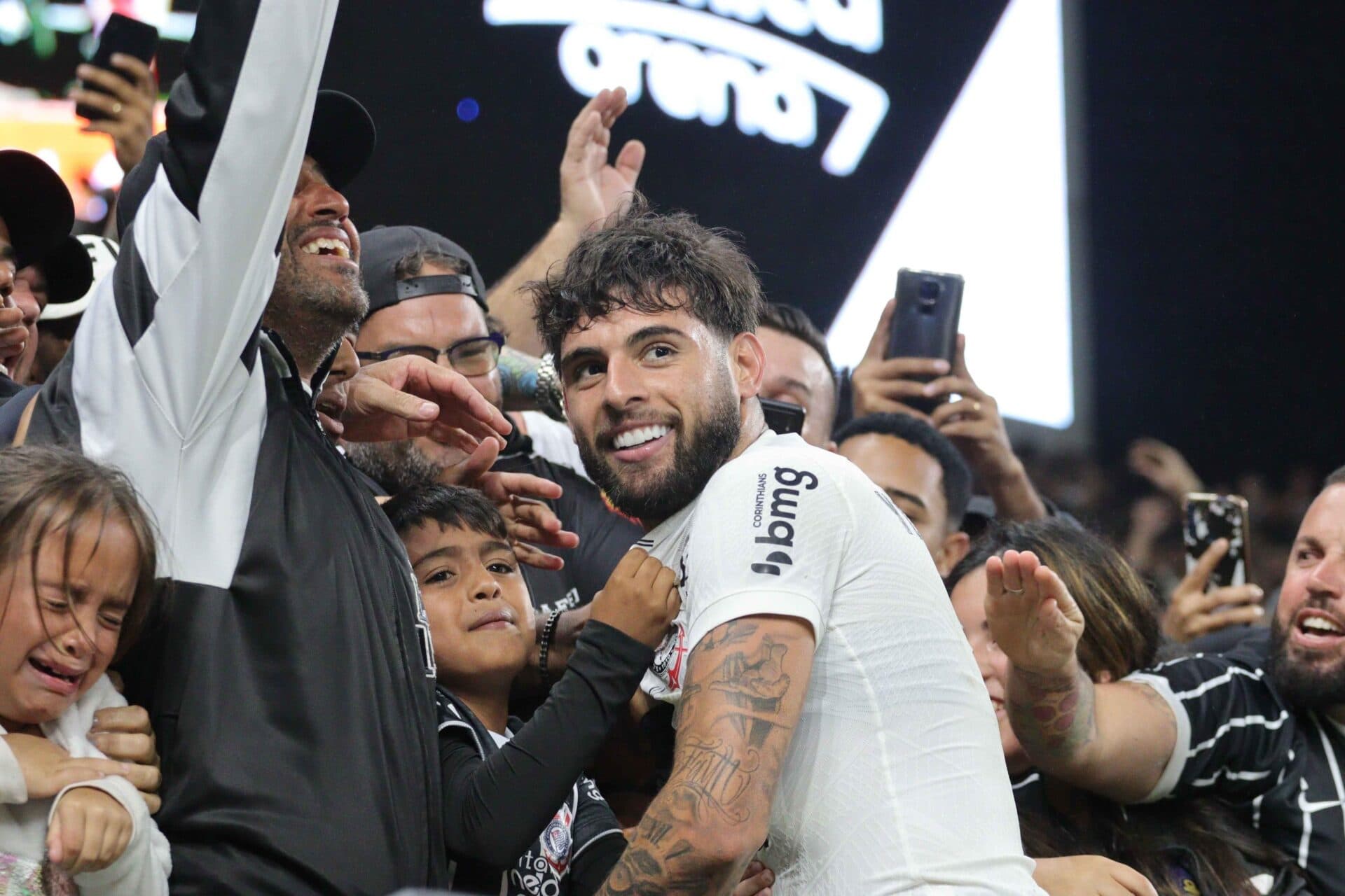 Yuri Alberto garante vitória do Corinthians com ajuda do goleiro Bento - Gustavo Motta/Pera Photo Press