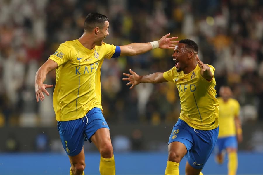 CR7 marca golaço de cobertura de fora da área e segue isolado na artilharia do Sauditão - Divulgação/Al-Nassr