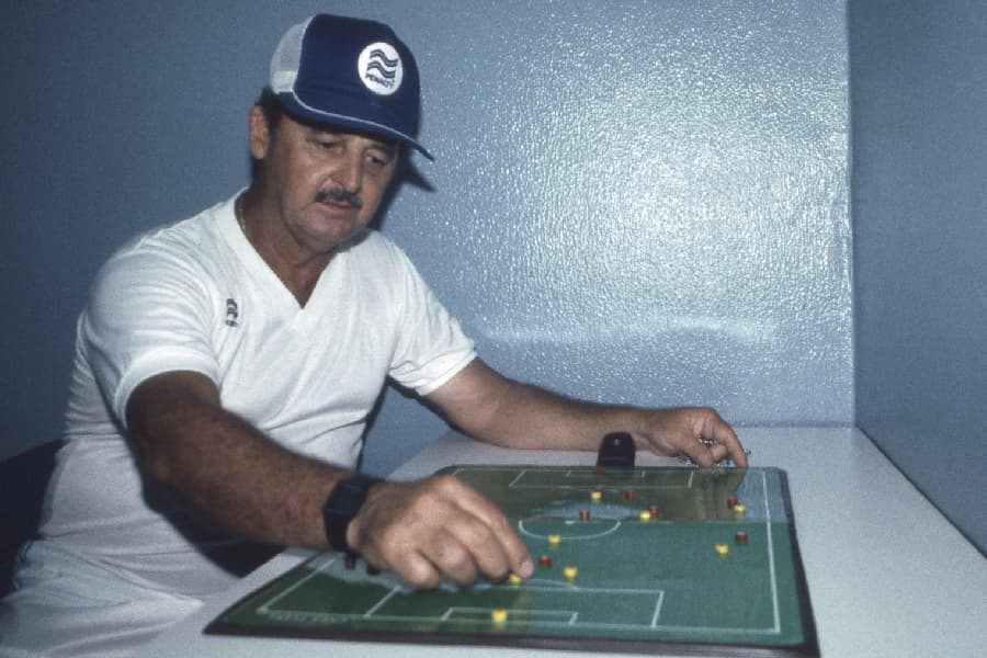Minelli, o estrategista: gaúcho foi tricampeão brasileiro consecutivo entre 1975 e 1977 - J.B. Scalco/Placar