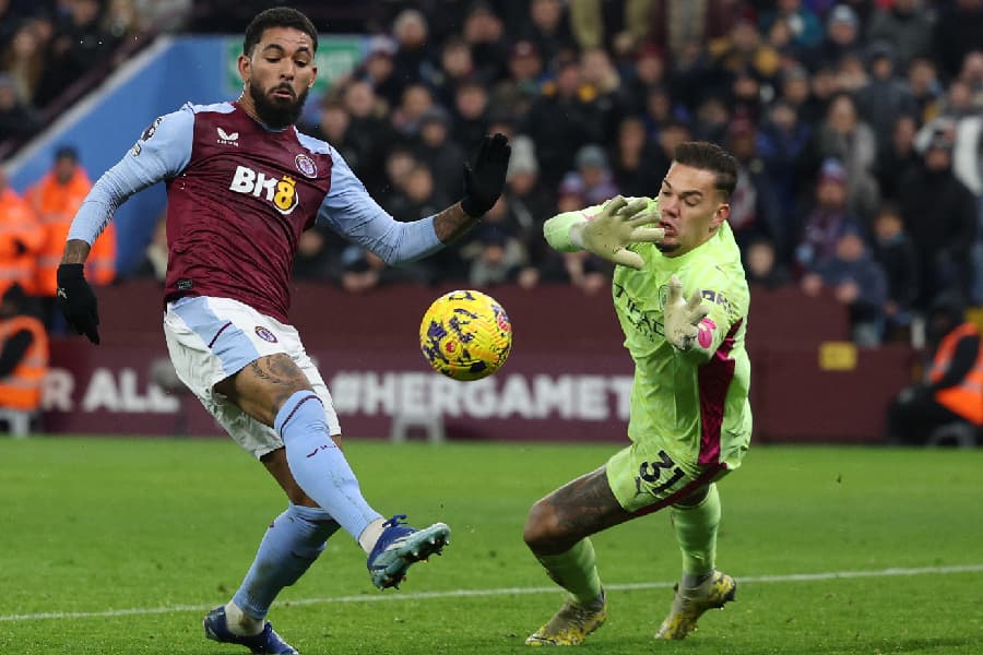 Ederson é o favorito para a conquista do prêmio - Adrian Dennis/AFP