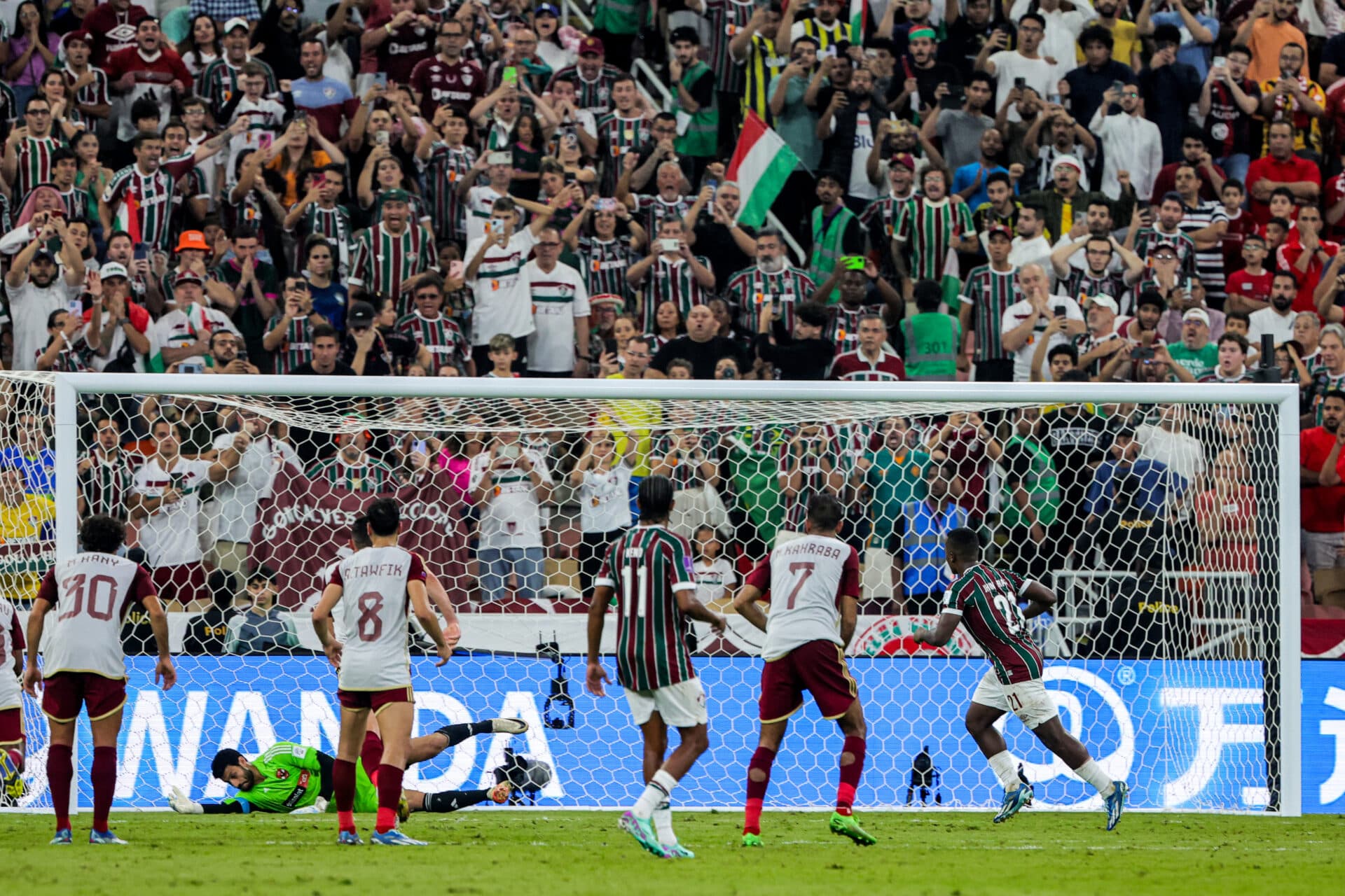 O gol de John Arias, do Fluminense, contra o Al Ahly, do Egito - Giuseppe CACACE / AFP)