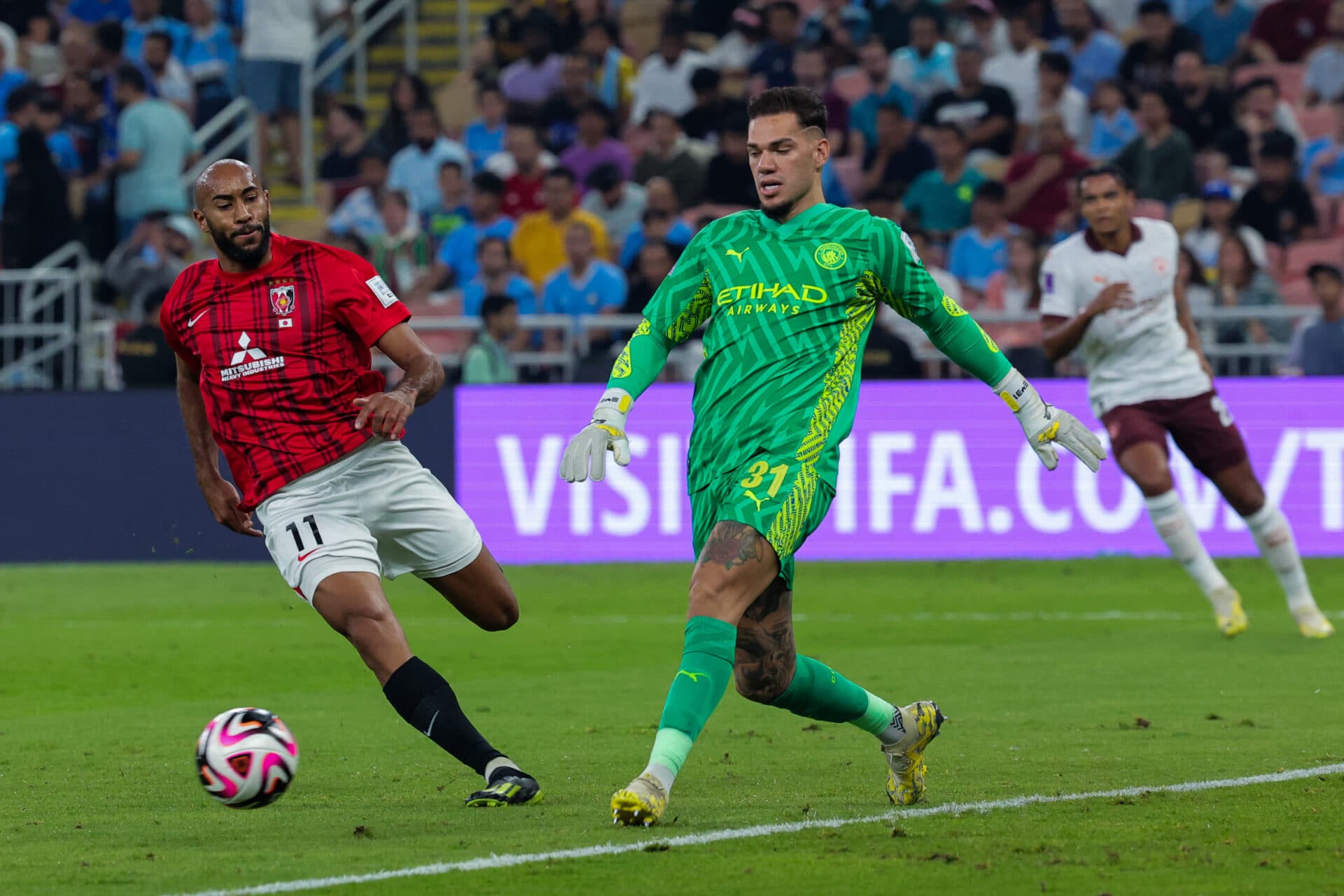 Ederson em ação pelo City na conquista do Mundial de Clubes - Giuseppe Cacace/AFP