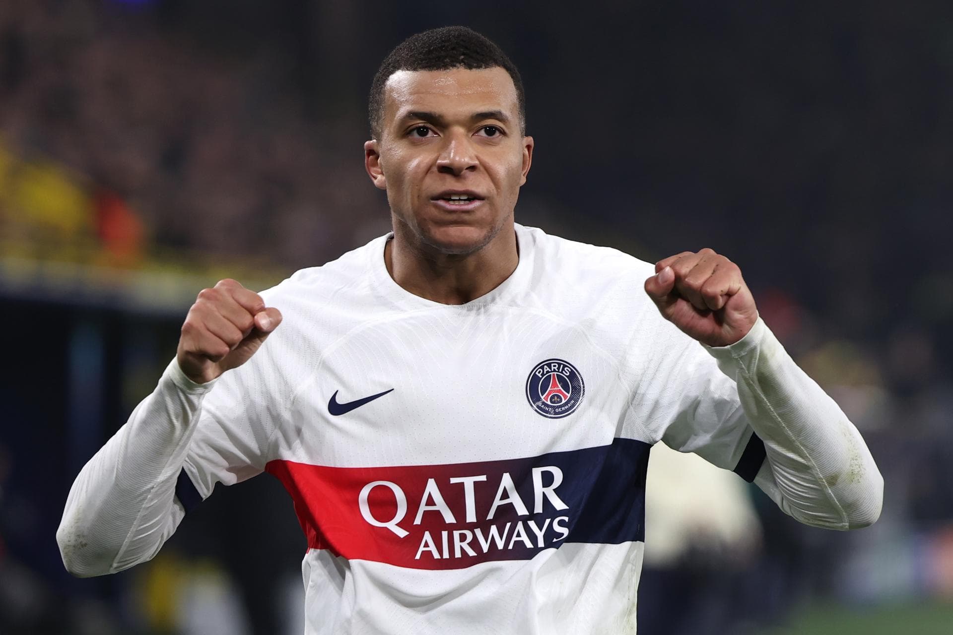 Mbappé festeja classificação com o PSG às oitavas da Champions - CHRISTOPHER NEUNDORF / EFE