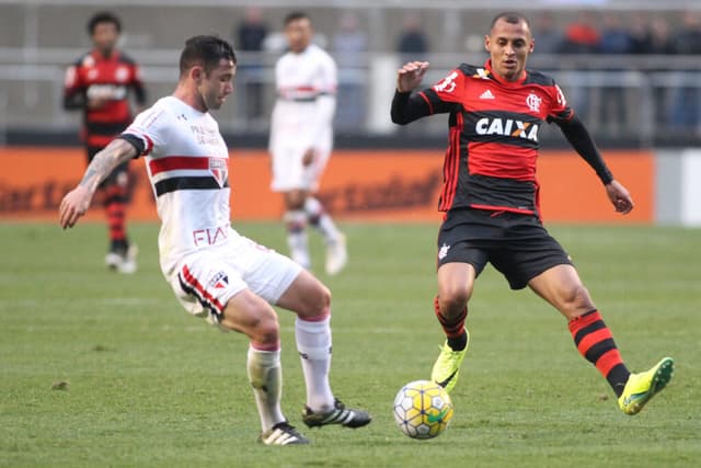 Meia empilhou golsbonitos pelo Flamengo, mas acabou não permanecendo no clube após um desfecho conturbado - Divulgação/Flamengo